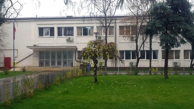 Copil torturat de asistentul maternal, angajat DGASPC Ilfov, despăgubit după 10 ani. Suma de 240.000 de euro a fost plătită abia după sechestrul pus pe bunurile instituției