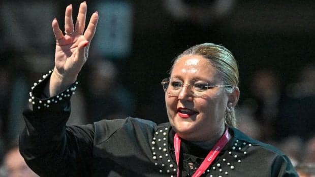 Diana Șoșoacă i-a spus direct lui Vladimir Putin la Sankt Petersburg: „Românii vă iubesc!”. Cum a reacționat președintele Rusiei