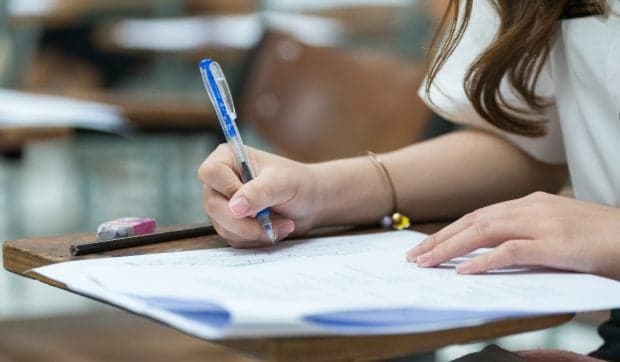 Evaluarea Națională 2026: cum corectezi o greșeală pe foaia de examen, la Limba Română și la Matematică, fără să pierzi puncte