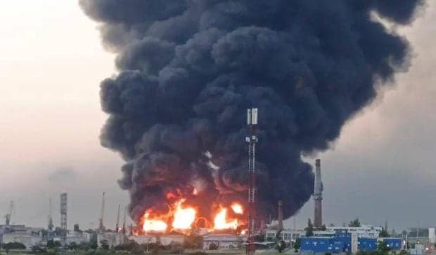 Explozii și incendii în Crimeea după un atac cu drone: jumătate din peninsulă a rămas fără curent iar Podul Kerci a fost închis peste 5 ore