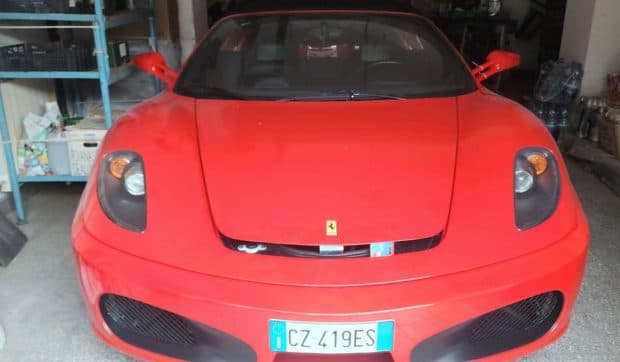 Un Ferrari confiscat este vândut de ANAF cu o reducere de 25% și are o taxă de 52.987 de lei