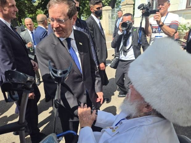 Cum s-a pregătit Iașiul pentru vizita președintelui Israelului: stradă asfaltată în grabă, spații modernizate și securitate ca la vizita Papei