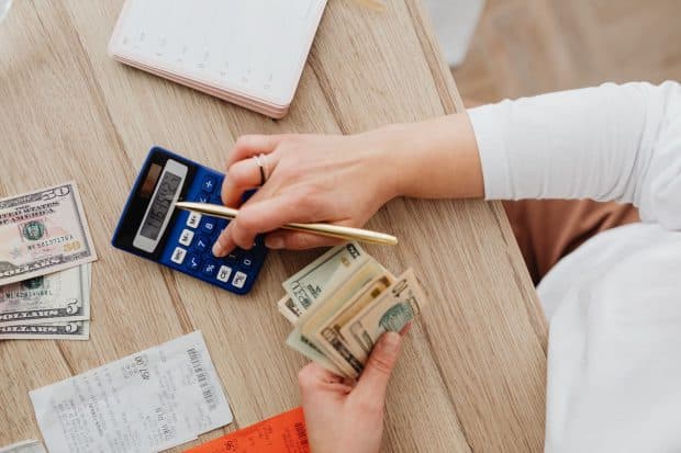 Credit de nevoi personale cu venituri sub 4.000 lei: ce opțiuni ai în 2026?