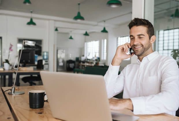 Cum ajută o centrală telefonică virtuală la modernizarea comunicării în companie