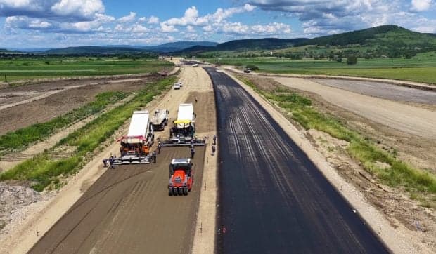 De când vom circula pe primii kilometri ai Autostrăzii Unirii A8: Lotul Târgu Mureș – Miercurea Nirajului a ajuns la 50%