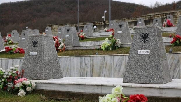 Cinci sârbi au fost arestați în cazul masacrului din Kosovo care a declanșat intervenția NATO