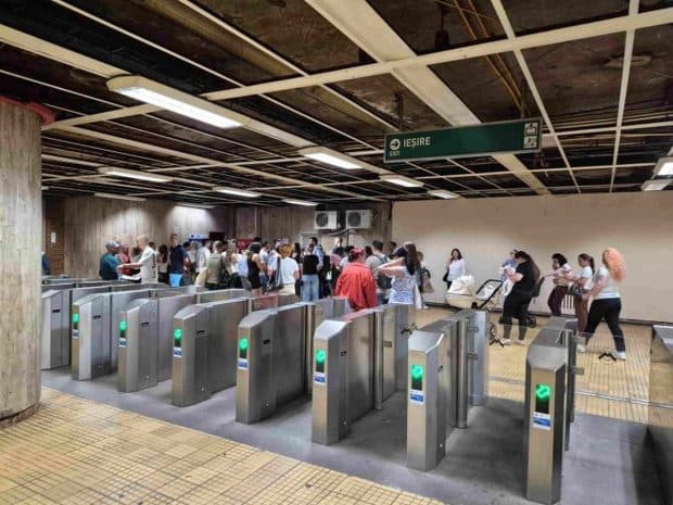 Sute de oameni s-au înghesuit să se angajeze la Metrorex, dar de fapt au avut parte de o surpriză