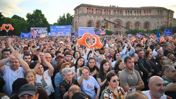 Live Blog Alegeri parlamentare cruciale în Armenia, unde Rusia amenință cu „scenariul ucrainean” în cazul apropierii de UE. Pacea cu Azerbaidjan, o altă miză