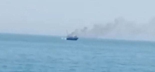 Un pescar a murit după ce o navă turcească a fost atacată în Marea Neagră și s-a scufundat în apropiere de Crimeea
