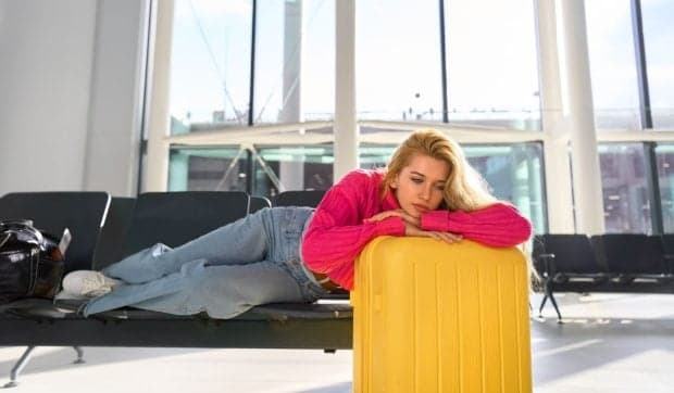 Cum să nu te simți obosit după un zbor lung spre destinația de vacanță. Medicii recomandă câteva trucuri simple