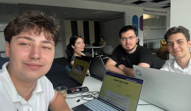 Patru tineri din Ploiești au creat o platformă pe care 5.000 de studenți din Europa o folosesc în fiecare lună. Are peste 3.600 de internshipuri