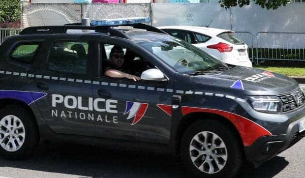 Copil de 3 ani, găsit mort în mașina părinților săi, după ce s-a urcat singur în vehicul, în plină caniculă, în Franța