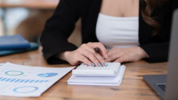 Românii nu vor afla ce salariu au colegii, după noua directivă UE care se aplică din 7 iunie: „Transparența salarială nu e o perspectivă de can-can”
