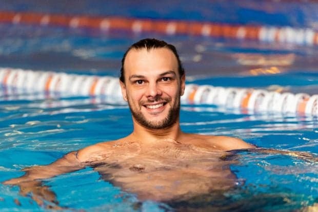 Un român, medaliat la una dintre cele mai dure competiții de înot în ape deschise din lume: „Când am urcat pe podium, am uitat de toate durerile și rănile”