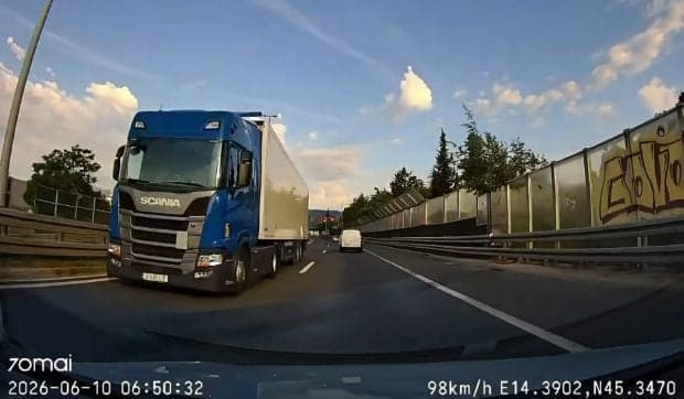 Un șofer român de TIR a condus 5 kilometri pe contrasens și a ajuns direct la Psihiatrie. Cursa camionagiului a fost filmată