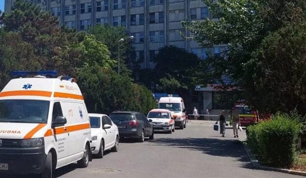 „Cu mine dai examenul, ai grijă ce alegeri faci!”. Acuzații de șantaj la Spitalul Județean Constanța: rezidenții reclamă că sunt obligați să facă gărzi gratis
