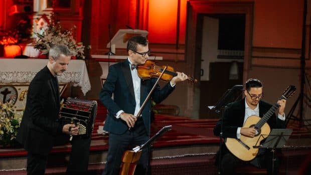 REPORTAJ Turneul Stradivarius 2026. Cum se văd minciuna și trădarea, fake-ul și respectul la Siret Suceava, la Bălcescu-Bacău și Șumuleu Ciuc