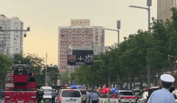 Un avion cât o mașină s-a izbit de cel mai înalt zgârie-nori din Beijing: „S-a auzit mai tare decât artificiile”
