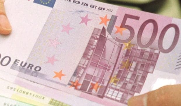 Un comisar șef din Buzău a schimbat mita de 15.000 de euro imediat după ce a primit-o și a fost arestat pentru 30 de zile