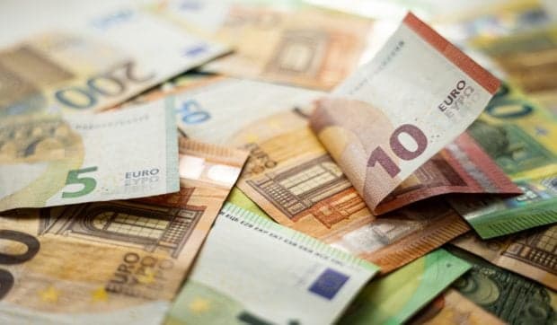 Cum a rămas o femeie fără 17.500 de euro după ce a vorbit trei ore la telefon cu falși polițiști: „Aveau răspuns la orice”