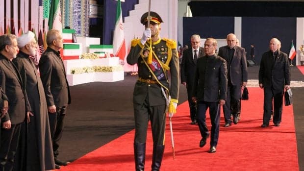 Vladimir Putin a trimis în Iran, să-l reprezinte la funeraliile lui Ali Khamenei, un fost președinte al Rusiei