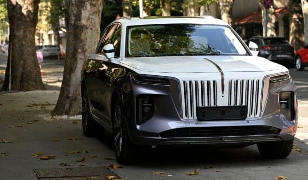 Un șofer care și-a cumpărat luxosul SUV chinez Hongqi E-HS9 s-a săturat repede de mașina de 80.000 de euro: „Nu știu dacă să râd sau să plâng”