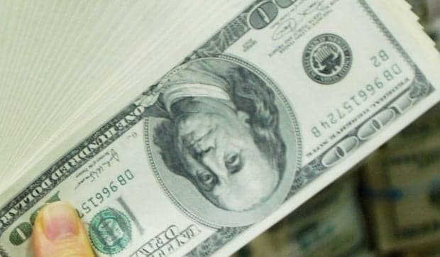 Un patron le oferă angajaților 18.000 de dolari pentru chirie și trei mese pe zi, dar le cere un singur lucru la schimb