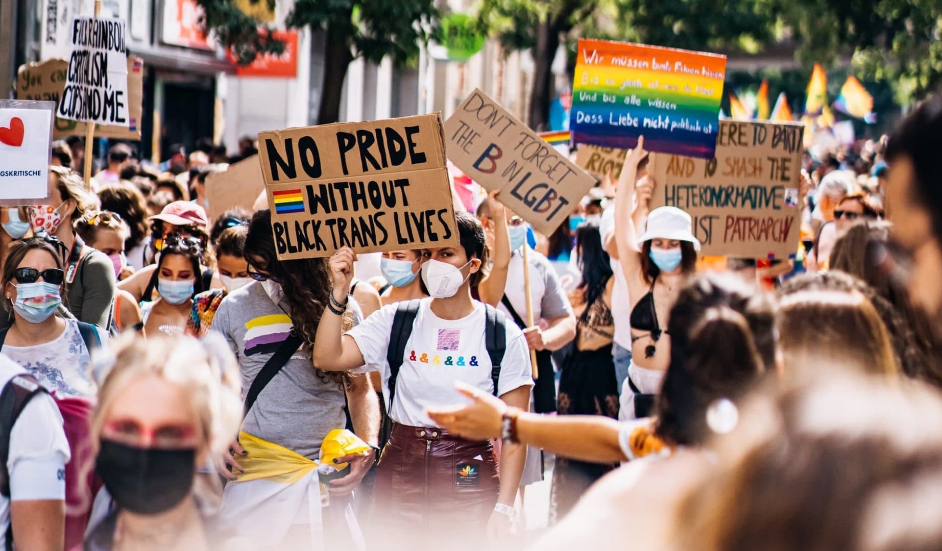 Mesaje pro-Palestina, anti-Israel și anti-capitalism la Bucharest Pride. Marșul din Capitală a trecut dincolo de tema drepturilor LGBTQ+