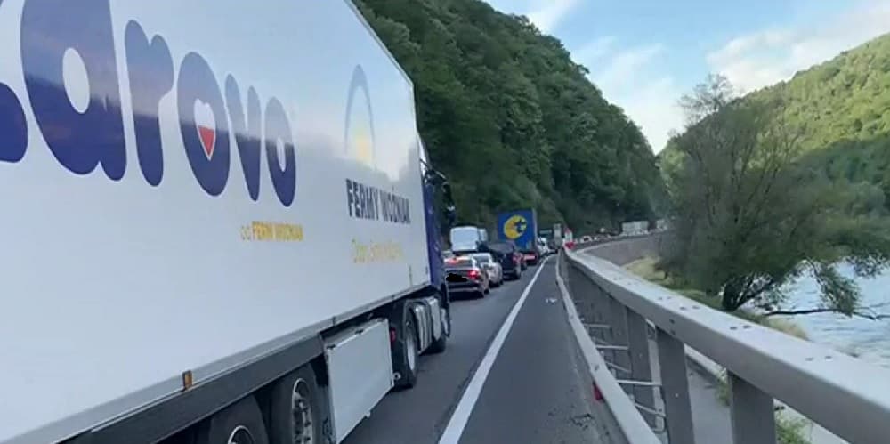 Circulația pe Valea Oltului revine la normal. Traficul va fi redeschis pe ambele sensuri la viaductul Râu Vadului