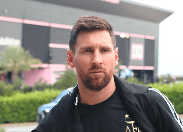 Cea mai înaltă statuie a lui Lionel Messi din lume provoacă un val de reacții. Cu cine spun internauții că seamănă (VIDEO)