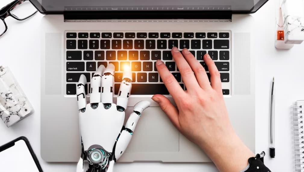Protest inedit împotriva aplicațiilor de Inteligență Artificială. Mii de scriitori au publicat o „carte goală”