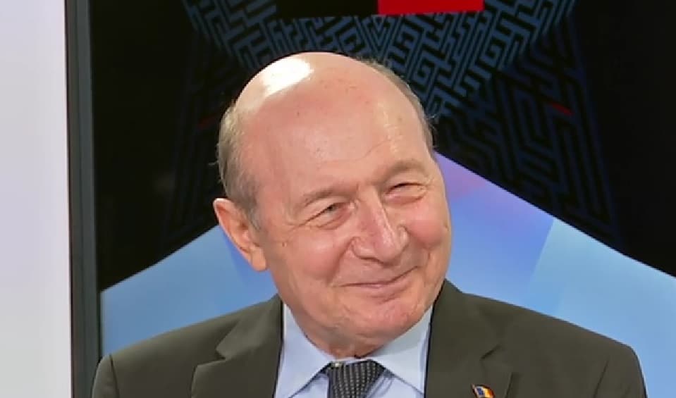 Băsescu râde de șeful PSD: Elefantul de Grindeanu a stat pitit vreo 20 de zile. Crezând că a rezolvat cu Veștea, azi a început să apară pe culoare, așteptând să-i bage câte cineva un microfon în gură (VIDEO)