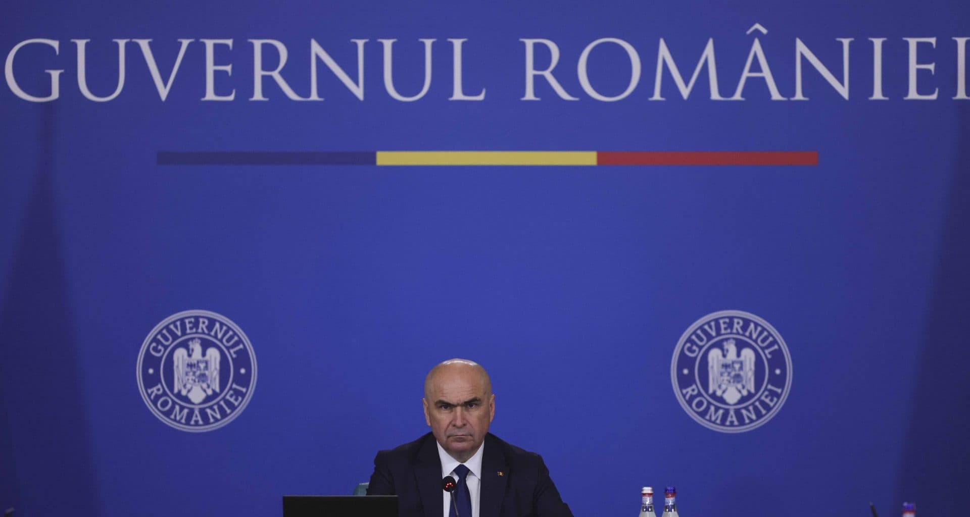 Bolojan convoacă guvernul în ședință. Premierul demis împarte funcții de prefect și subprefect înainte de congresul PNL