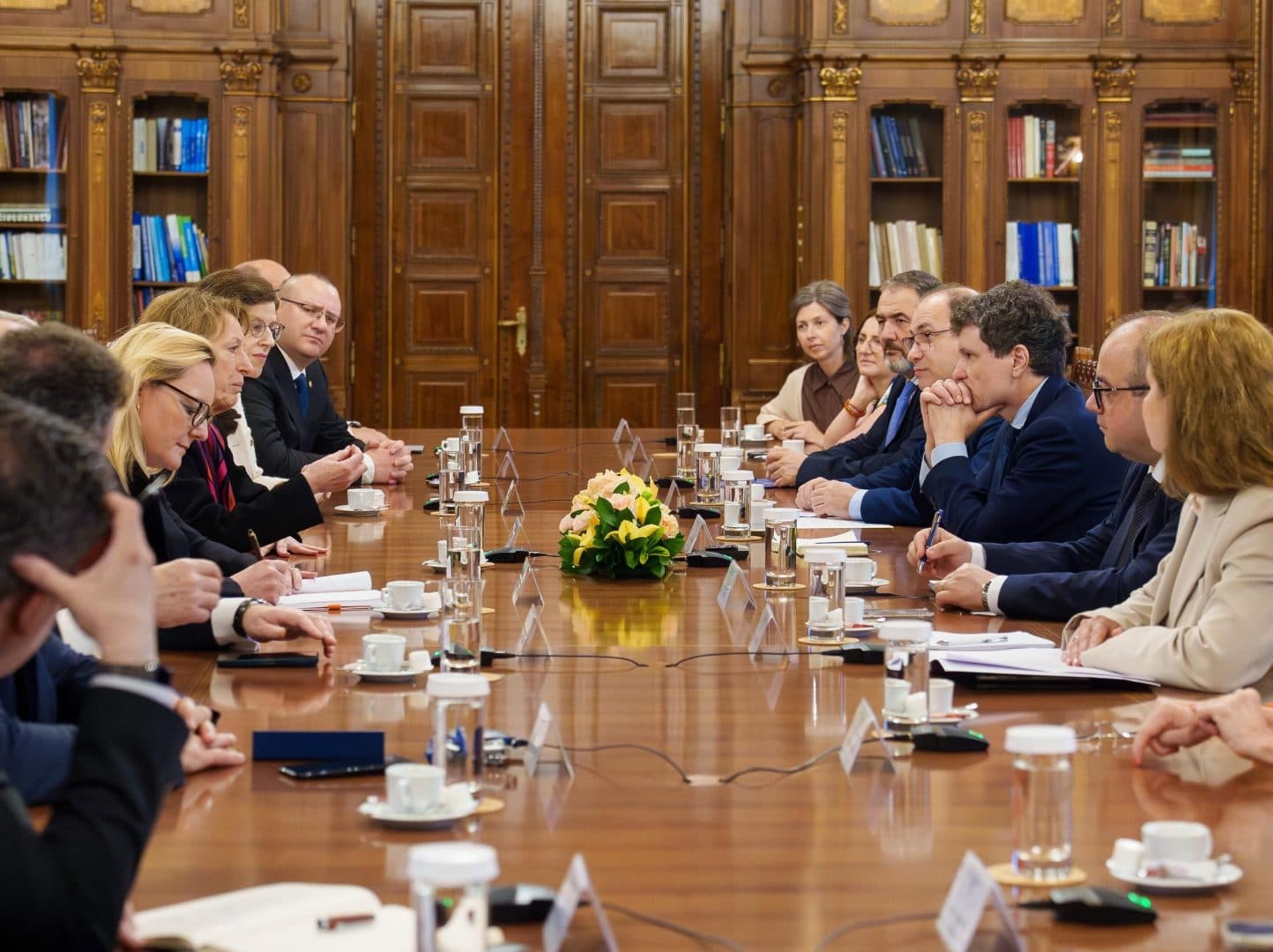 Nicușor Dan vrea ca România să devină un loc unde se produce progres tehnologic. Discuții despre viitorul cercetării europene