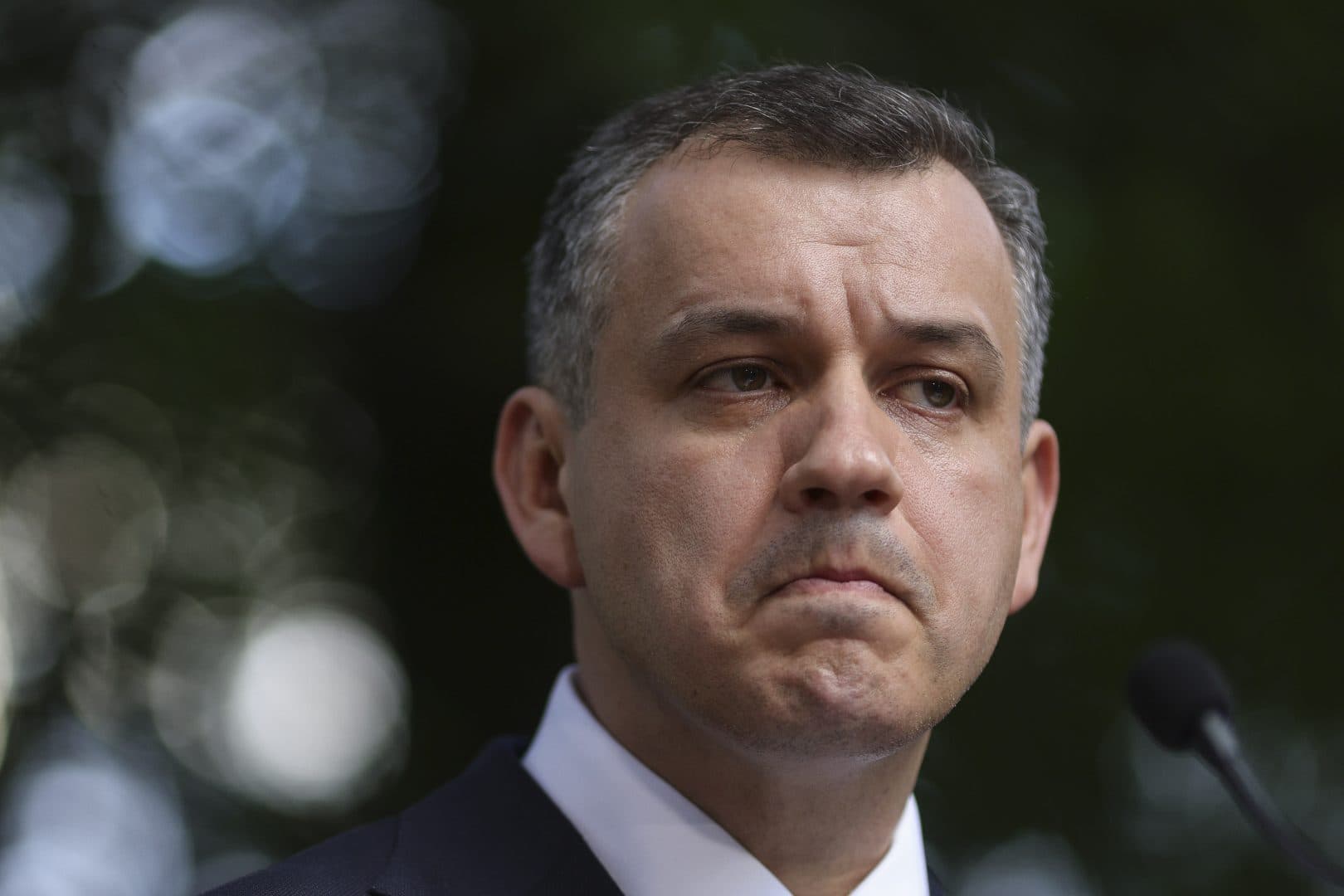 Tomac, în lacrimi când a vorbit despre copilăria sa: „Să trăiești pe frontiera trasată de Stalin nu e un lucru simplu”. Ce cetățenii deține, în prezent, premierul desemnat (VIDEO)