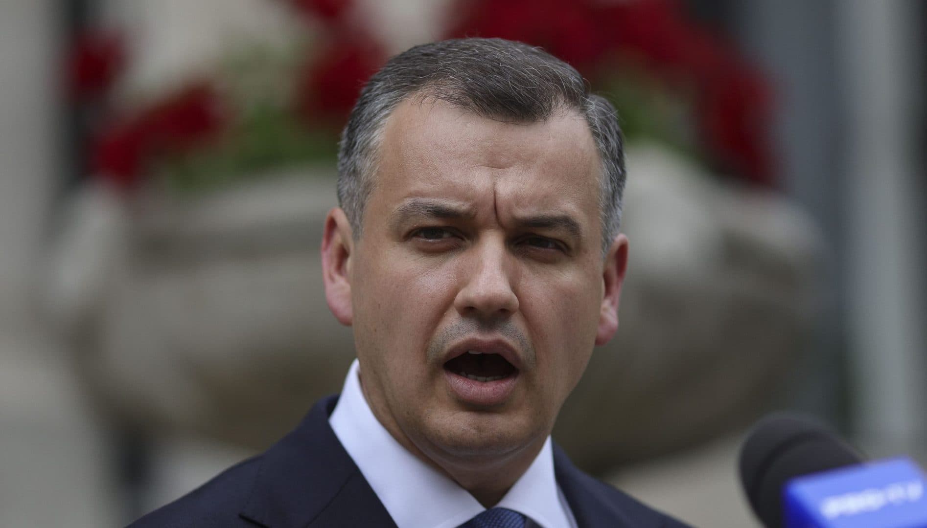 Ce se întâmplă cu miniștrii lui Tomac, dacă Guvernul pică la vot. Avertismentul lui Zegrean
