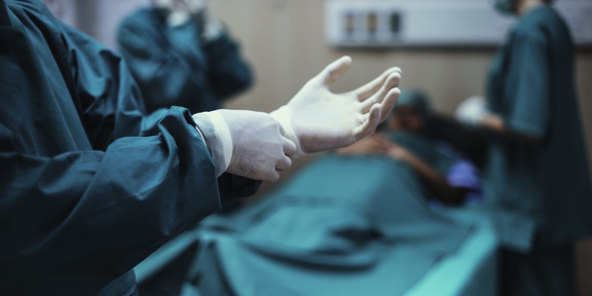 O patologie fatală, tratată în premieră în România. Medicul care a creat tehnica a venit special din China