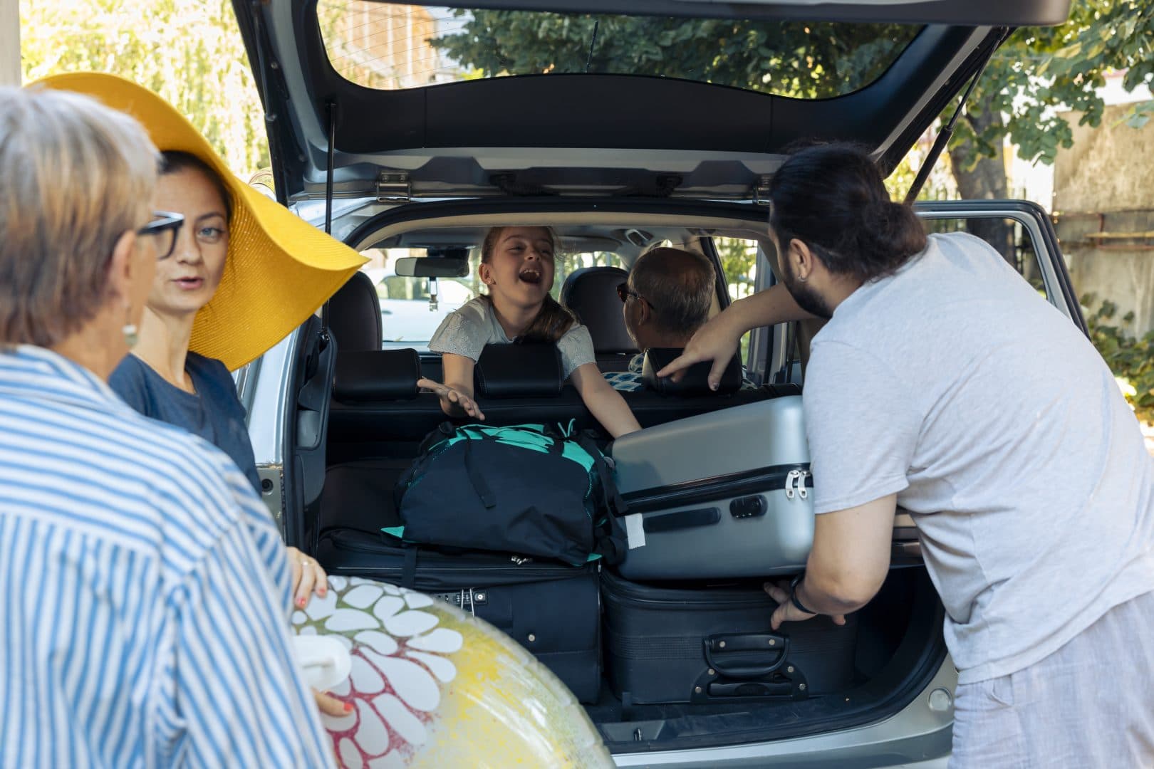 Ce mijloc de transport este mai avantajos pentru buget. Opţiunile preferate de români pentru vacanţa de vară