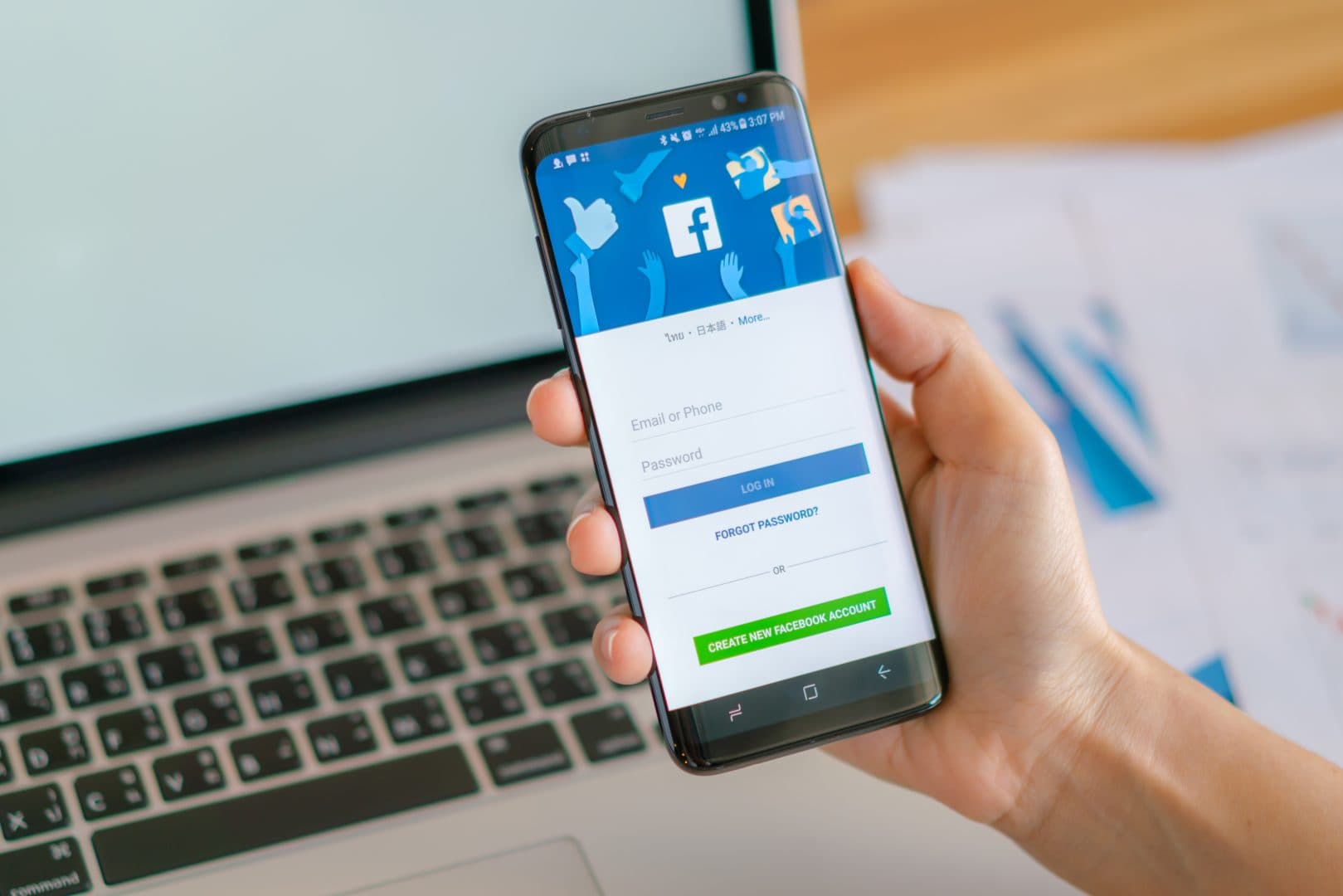 Facebook și Instagram au picat în mai multe țări, inclusiv în România. Ce probleme întâmpină utilizatorii