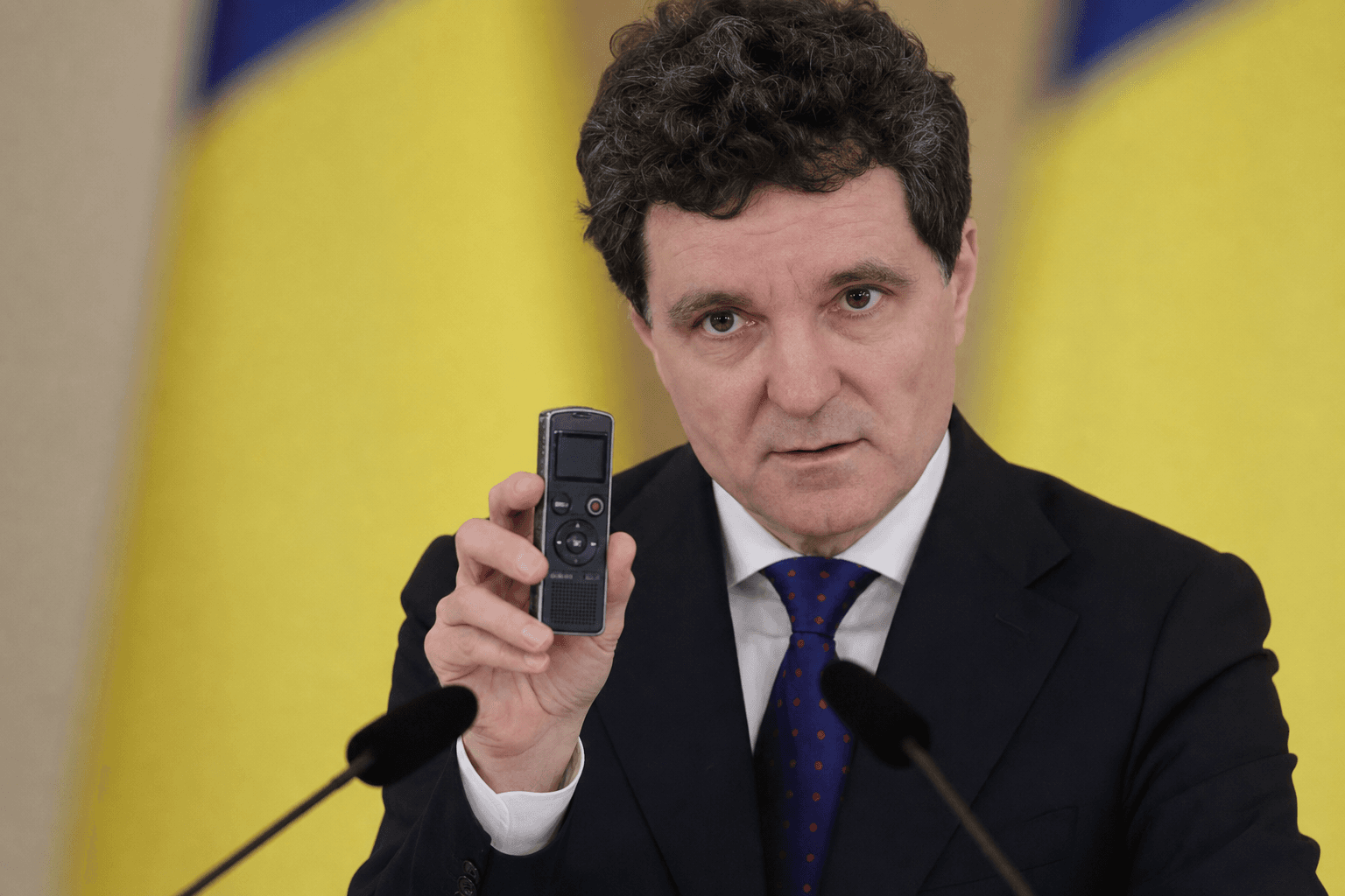 Surse: După disputa dintre Bolojan și Grindeanu, Nicușor Dan ar vrea să publice înregistrările de la Cotroceni. Momentul în care respectul instituțional devine un moft