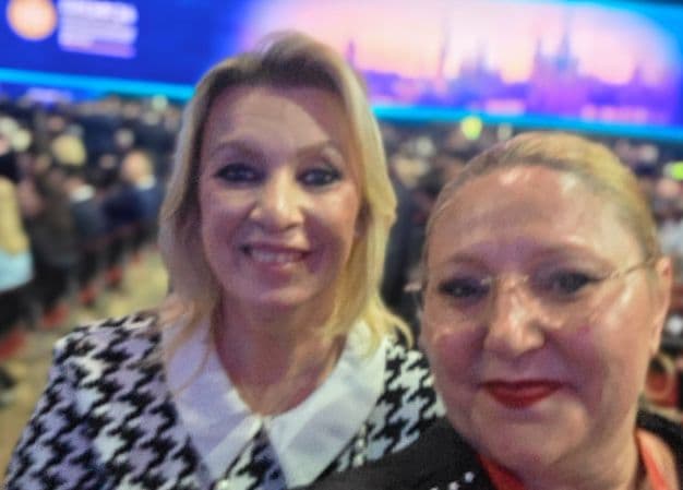 Șoșoacă a vorbit cu Putin, la Sankt Petersburg: „Românii nu vă urăsc. Nu vrem să le dăm bani și arme ucrainenilor, dar România e condusă de Bruxelles” (VIDEO)