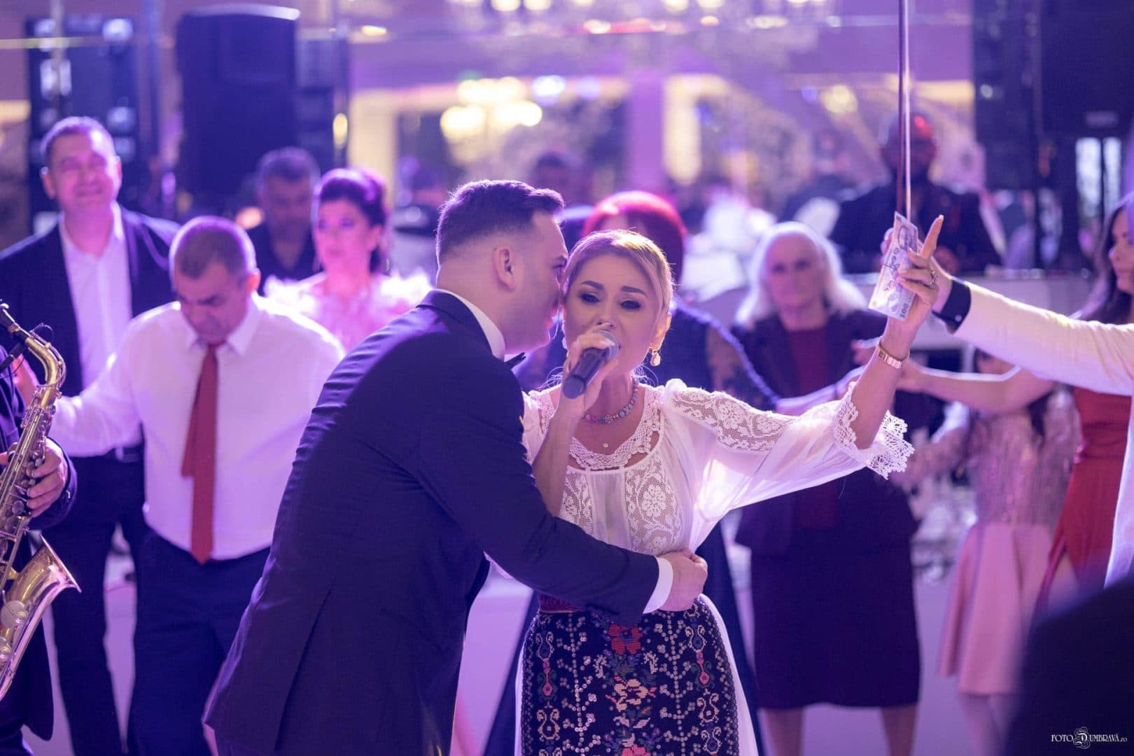 Cât cere Emilia Ghinescu pentru o nuntă. Tariful perceput de una dintre cele mai îndrăgite artiste de muzică de petrecere