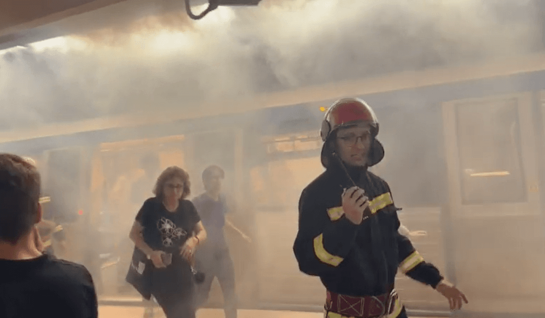 BREAKING NEWS: Incendiu urmat de explozie în stația de metrou Universitate. Călătorii au fost evacuați (VIDEO/EXCLUSIV)