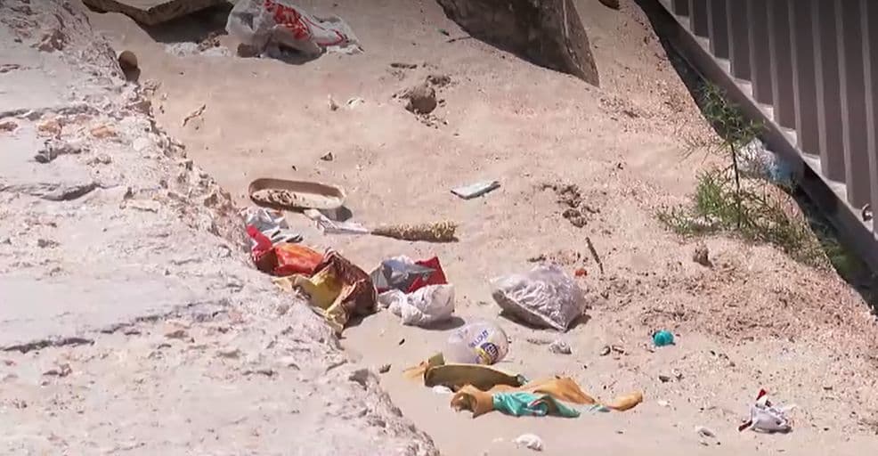 Plajele românești, pline de gunoaiele aruncate de turiști. Voluntarii găsesc chiar și scutece îngropate în nisip