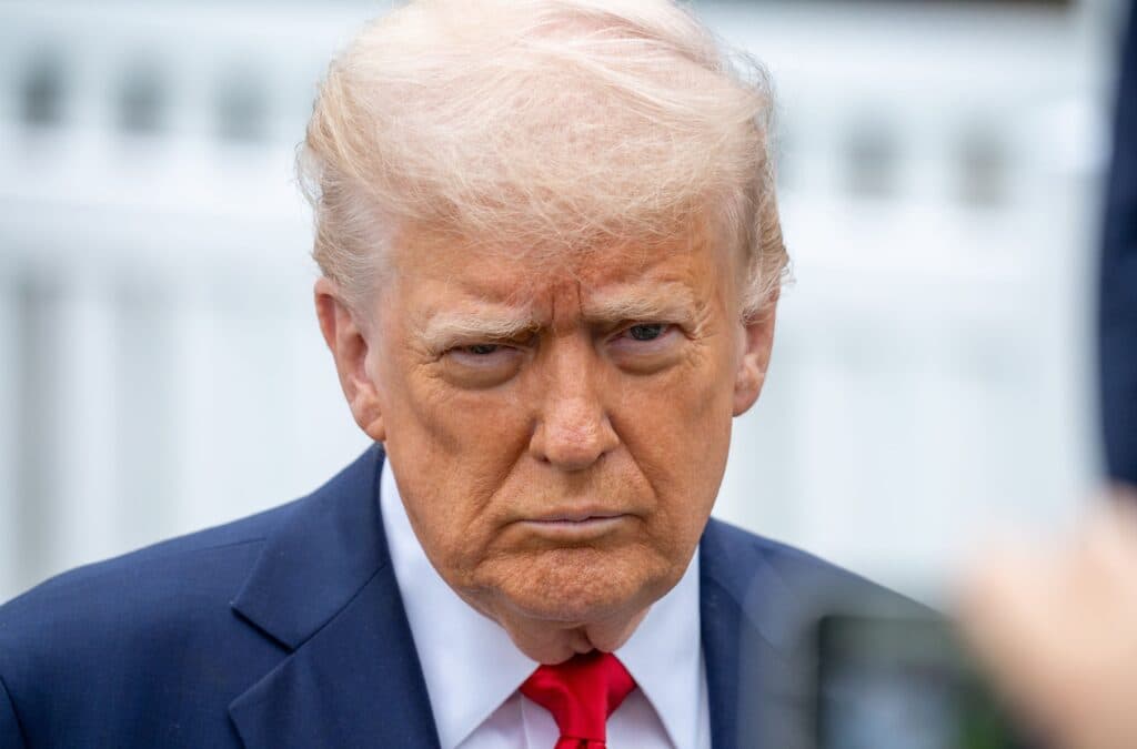 Cum vrea secretarul general al NATO să-l convingă pe Donald Trump să nu scoată SUA din Alianță?