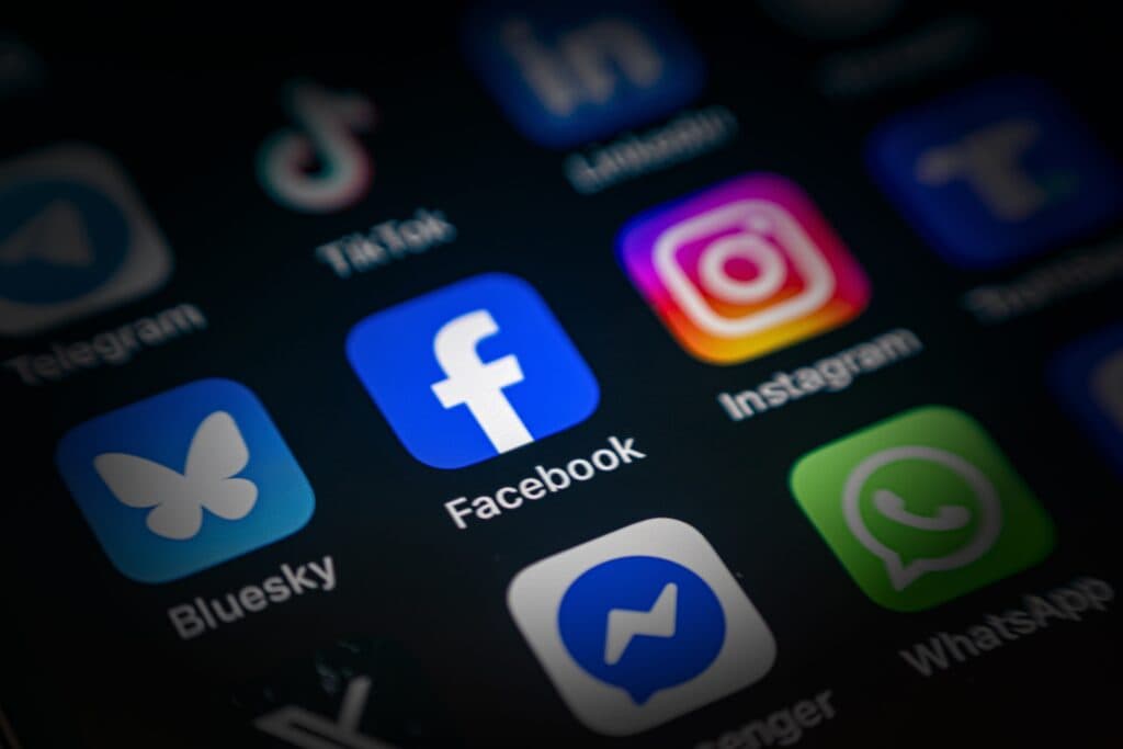Meta și WhatsApp, acuzate că pot accesa mesajele criptate ale utilizatorilor