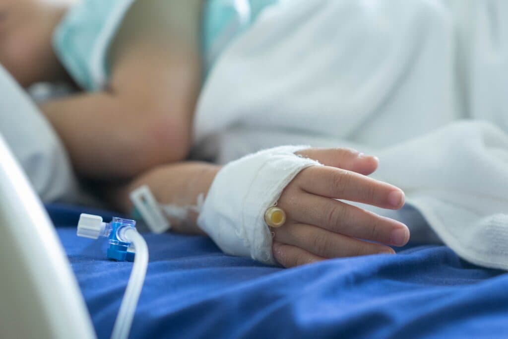 Practici medievale într-un spital: sute de copii, infectați cu HIV după ce au fost refolosite seringi