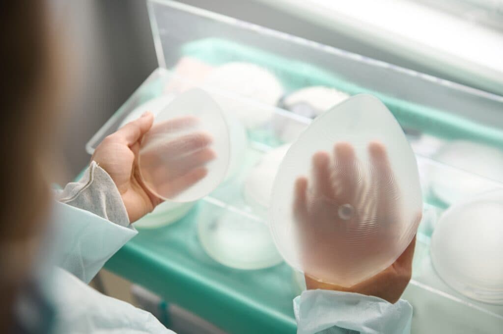 Răsturnare de tendință în chirurgia estetică: mai multe cereri de micșorare a sânilor decât implanturi