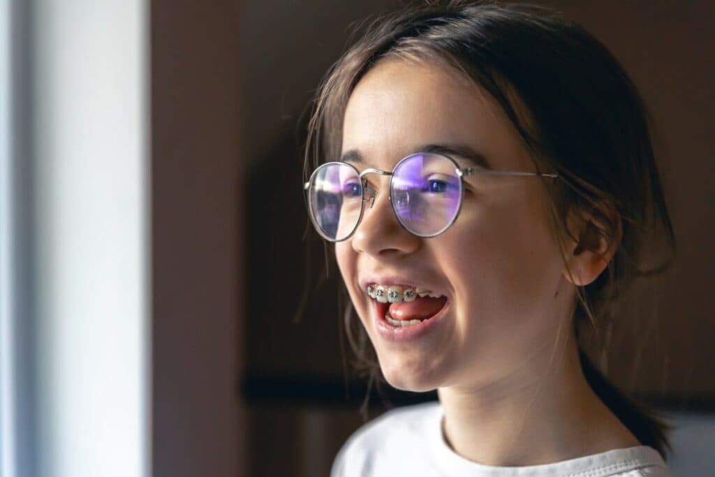 (P) Aparat dentar pentru copii: cum influențează dezvoltarea maxilarului și a danturii