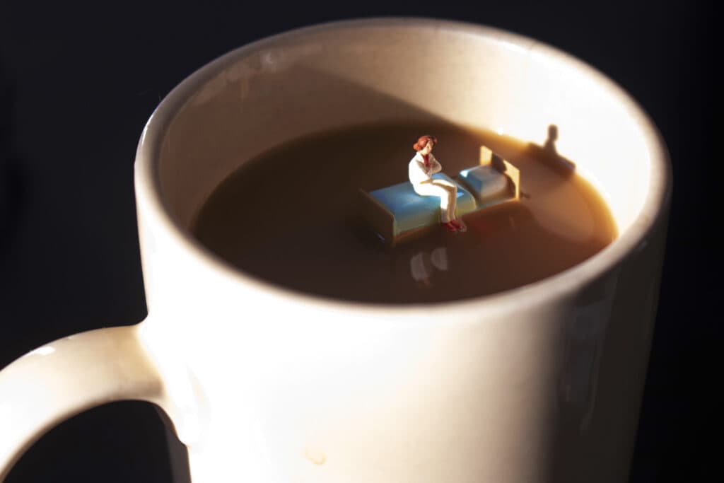 Lipsa de somn poate afecta memoria socială. Ce au descoperit cercetătorii despre rolul cafelei